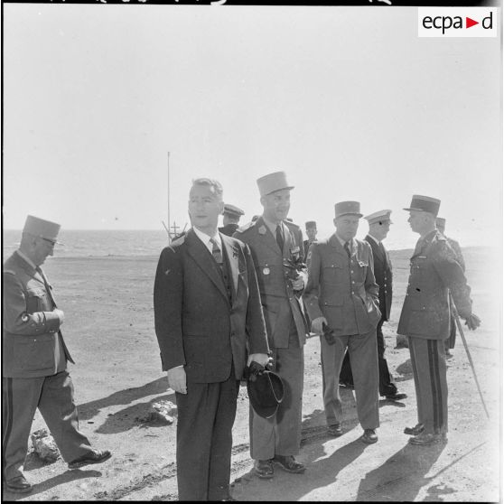 Visite du centre d'instruction de pacification et de contre-guérilla (CIPCG) d'Arzew.