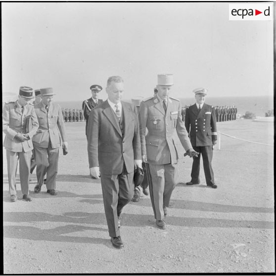 Prise d'armes au centre d'instruction de pacification et de contre-guérilla (CIPCG) d'Arzew.