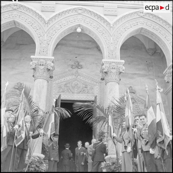 Commémoration de Camerone 1960 par l'Amicale des anciens légionnaires d'Alger. Eglise Saint-Charles dans le quartier de l'Agha.