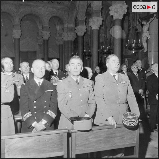 Commémoration de Camerone 1960 par l'Amicale des anciens légionnaires d'Alger. Eglise Saint-Charles dans le quartier de l'Agha. Général Gauthier.