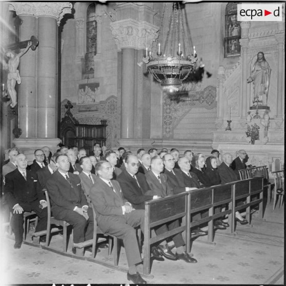 Commémoration de Camerone 1960 par l'Amicale des anciens légionnaires d'Alger. Eglise Saint-Charles dans le quartier de l'Agha. Office religieux.