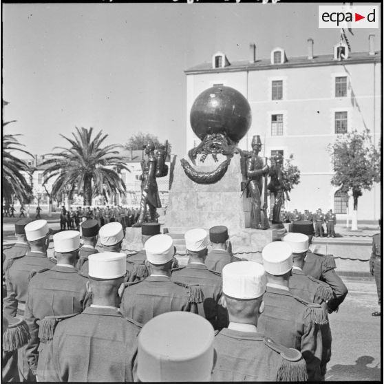 Sidi-Bel-Abbès. Commémorations du 97ème anniversaire du combat de Camerone. Monument aux morts de la Légion étrangère.