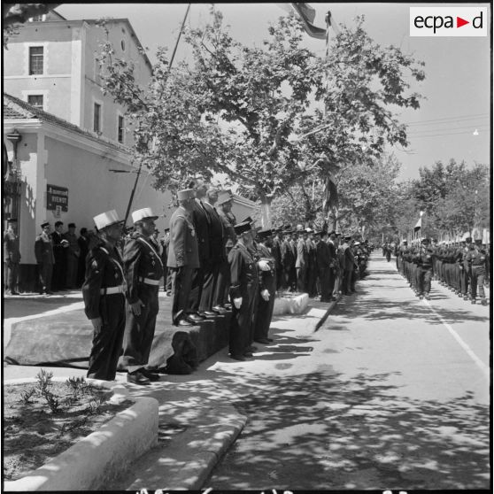 Sidi-Bel-Abbès. Commémorations du 97ème anniversaire du combat de Camerone. Les autorités assistent au défilé.