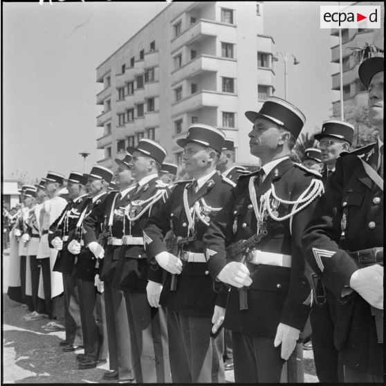 Maison Carrée. Départ du général Morin. Gendarmes.