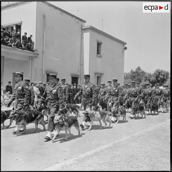 Maison Carrée. Départ du général Morin. Défilé des gendarmes.