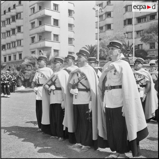 Maison Carrée. Départ du général Morin. Gendarmes sahariens.
