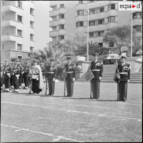 Maison Carrée. Départ du général Morin. Les fanions de la gendarmerie.