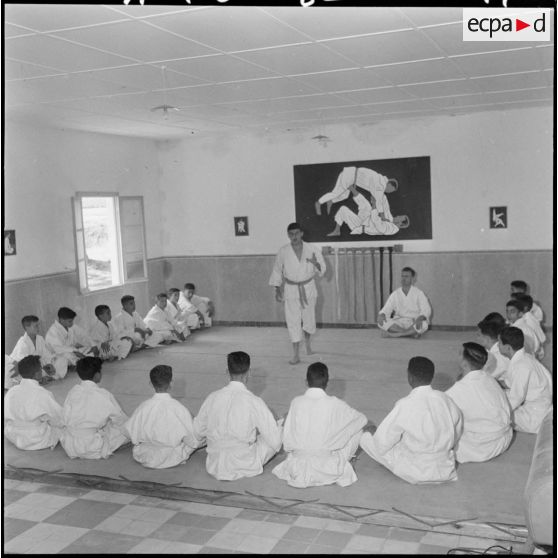Koléa. Ecole militaire préparatoire nord-africaine. Cours de Judo.