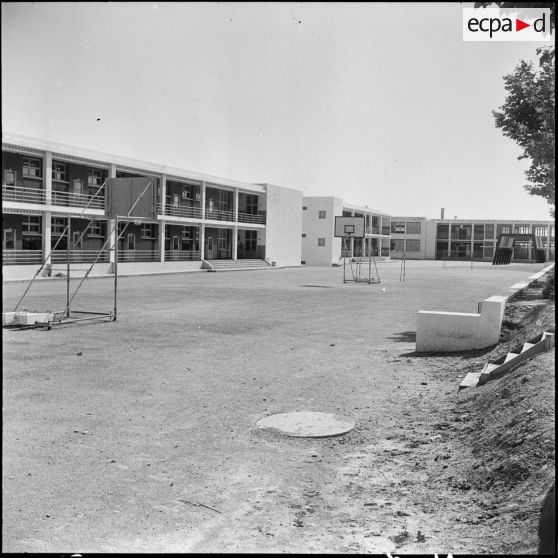Koléa. Ecole militaire préparatoire nord-africaine. Terrain de sport.