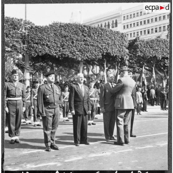 8 Mai. Fête de la Victoire. Remise de décoration.