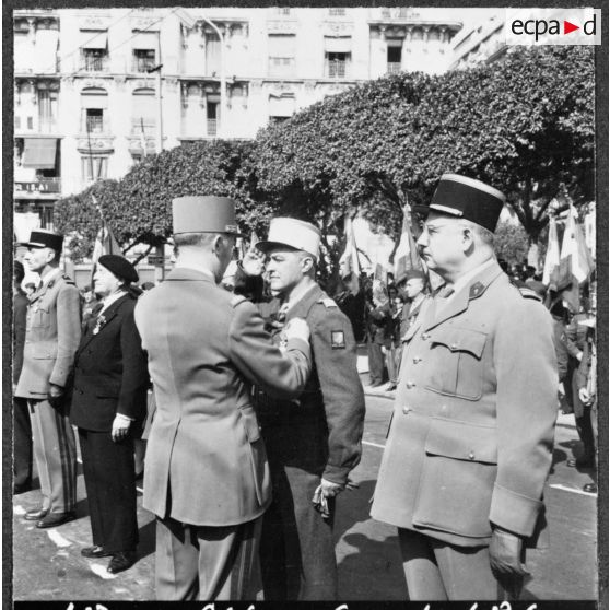 8 Mai. Fête de la Victoire. Remise de décoration.
