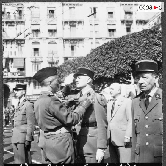 8 Mai. Fête de la Victoire. Remise de décoration.