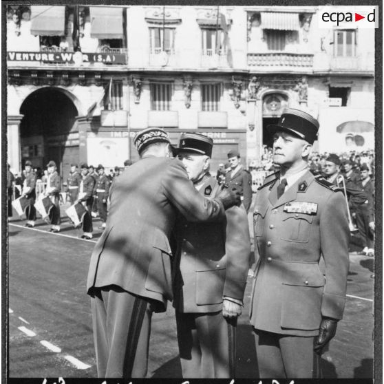 8 Mai. Fête de la Victoire. Remise de décoration.