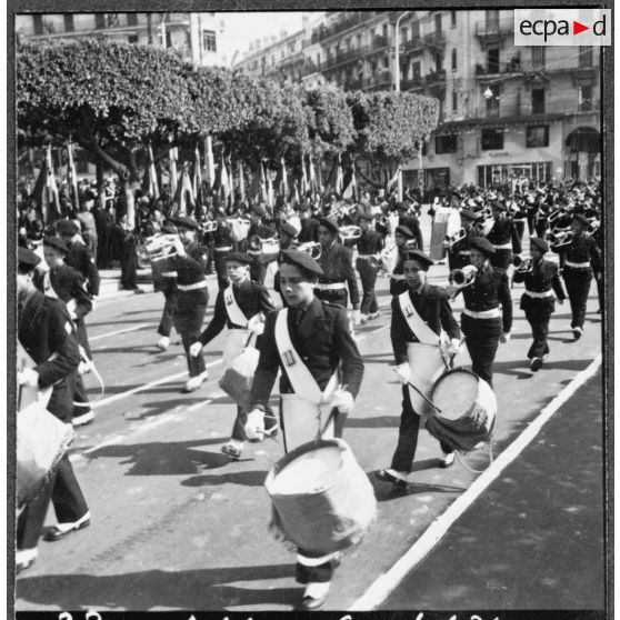 8 Mai. Fête de la Victoire. Le défilé.