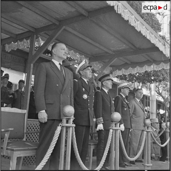 8 Mai. Fête de la Victoire. Les personnalités dans les tribunes.