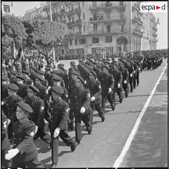 8 Mai. Fête de la Victoire. Le défilé.