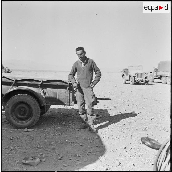 Portrait du chef de bataillon du Front de libération national (FLN), Amidi, pris près d'Aïn-Sefra.