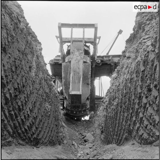 Gazoduc d'Arzew. Manoeuvres.