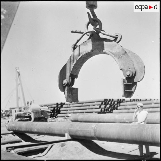 Gazoduc d'Arzew. Manoeuvres.