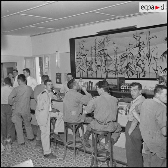 Intérieur du foyer de Constantine, au camp Frey.