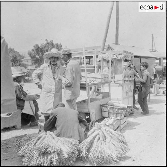 Tizi Ouzou. Quelques marchands Kabyles.