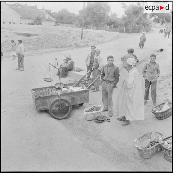 Tizi Ouzou. Quelques marchands Kabyles.