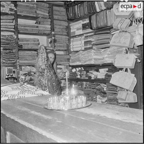 Tizi Ouzou. Un marchand Kabyle.