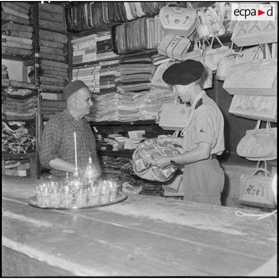 Tizi Ouzou. Un marchand Kabyle.