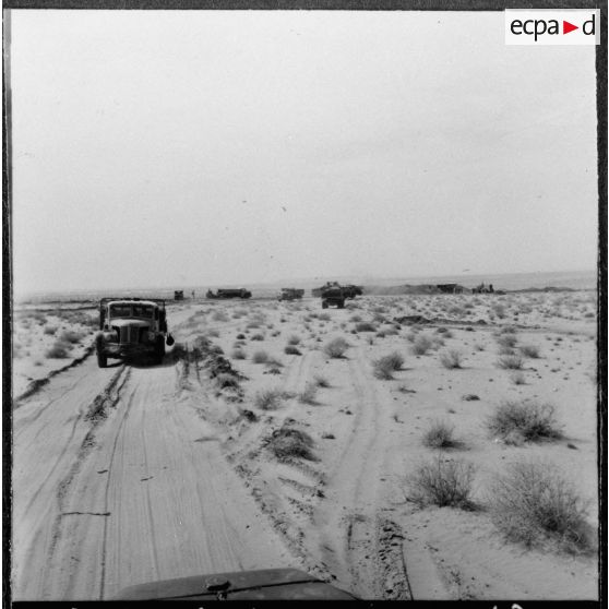 La piste Colomb-Béchar - Biskra. Travail sur la piste.
