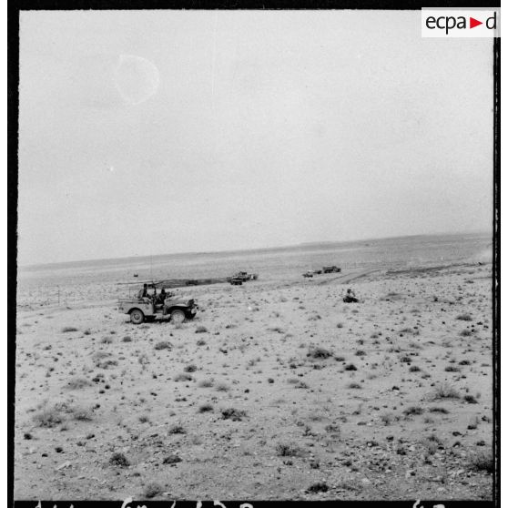 La piste Colomb-Béchar - Biskra. La protection du chantier.