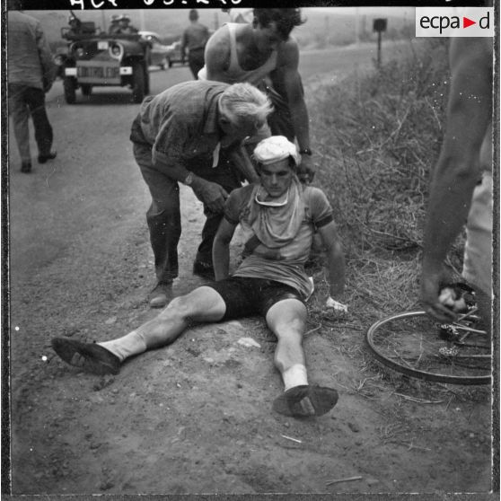 Bône. Championnats de France de cyclisme militaire. La fatigue a eu raison de nombreux coureurs.