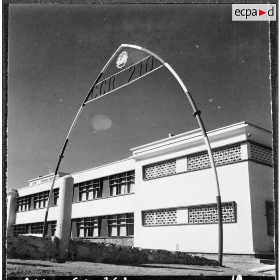 Beni-Messous. Camp Basset. Compagnie de circulation routière 210 (CCR 210). Entrée du camp.