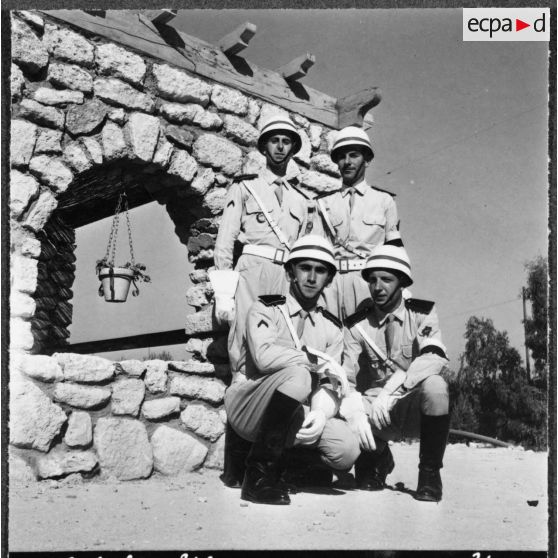 Beni-Messous. Camp Basset. Compagnie de circulation routière 210 (CCR 210). Portrait de militaires de rang.