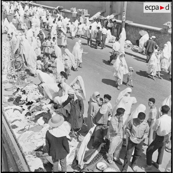 Casbah d'Alger. Fripiers.