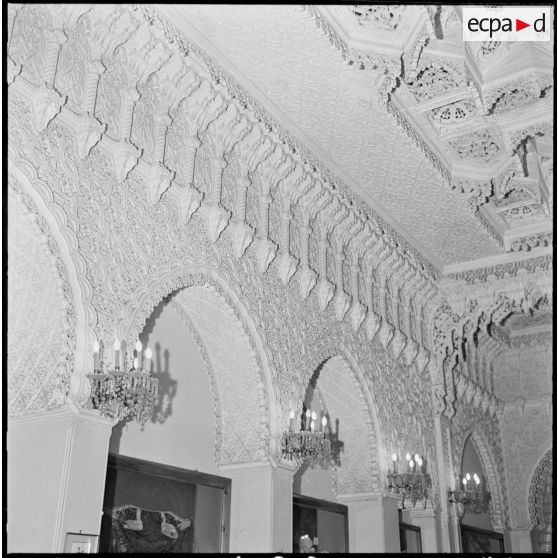 Casbah d'Alger. Intérieur d'une habitation. Détail d'un pan de mur en bois sculpté recouvert d'une mince pellicule de plâtre.