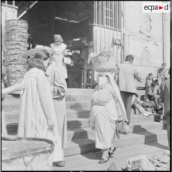 Dans les rues de la casbah d'Alger.