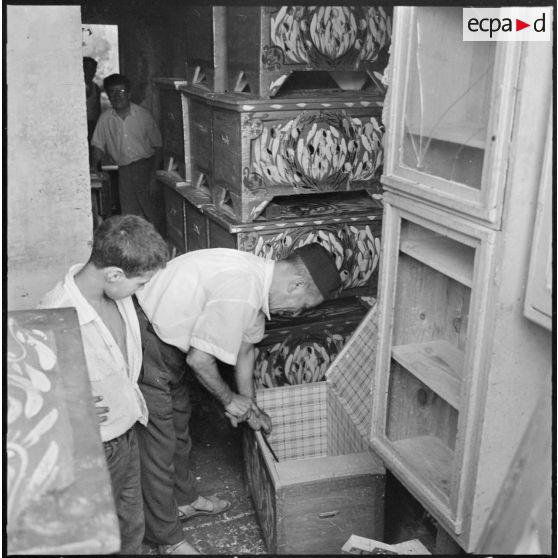 Casbah d'Alger. Echoppe : fabricant de coffres.