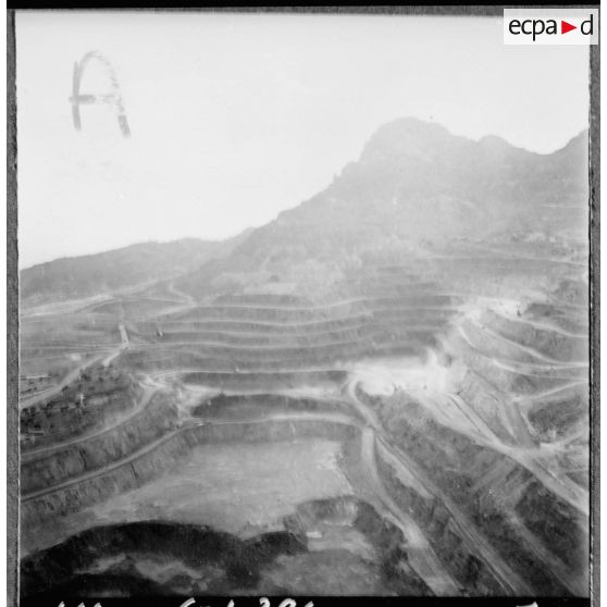 Vue aérienne des mines du djebel Ouenza.