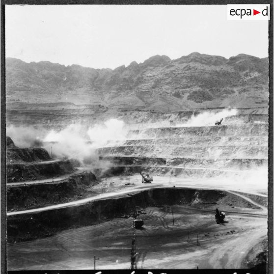 Mines du djebel Ouenza. Abattage par explosif.