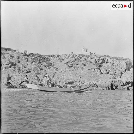 La surveillance maritime (SURMAR) patrouille dans le secteur de Philippeville.