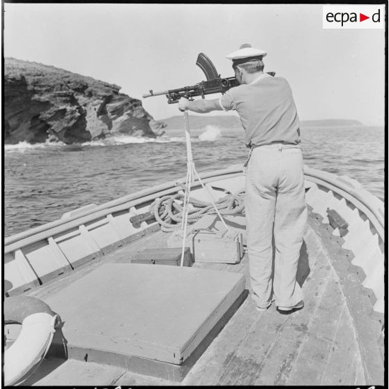 La surveillance maritime (SURMAR) patrouille dans le secteur de Philippeville.