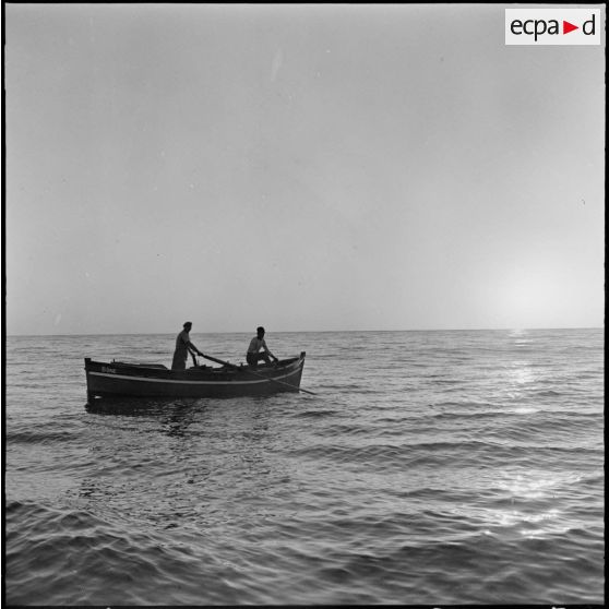 La surveillance maritime (SURMAR) patrouille dans le secteur de Philippeville.