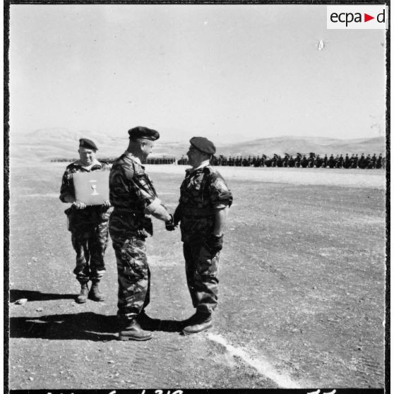 Redjas. La Saint-Michel, fête des Parachutistes, au 1er RHP (régiment des hussards parachutistes). Chevalier de la légion d'honneur.