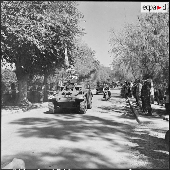 Redjas. La Saint-Michel, fête des Parachutistes, au 1er RHP (régiment des hussards parachutistes). Défilé.