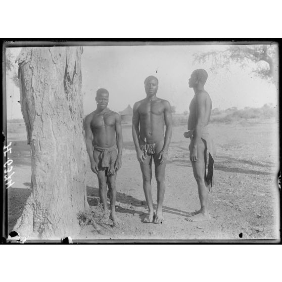 Maroua. Types d'hommes de race Banana. [légende d'origine]