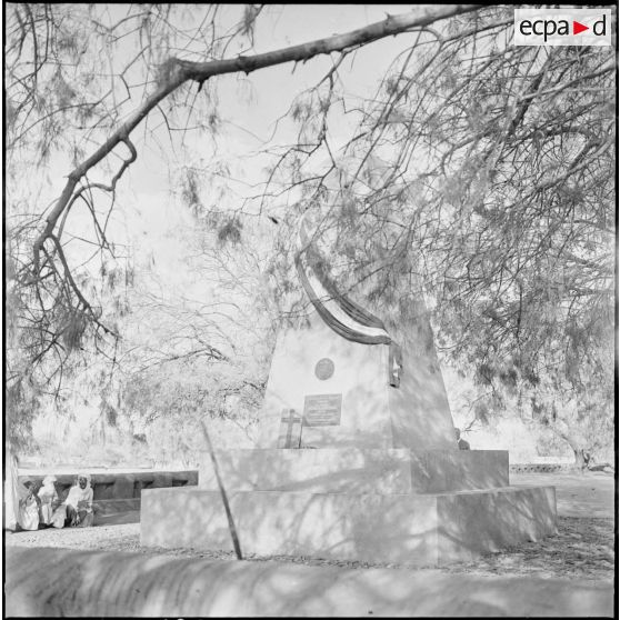 Tamanrasset. Anniversaire du centenaire de la naissance du général Lapperine. Le monument élevé à la mémoire du général Lapperine.