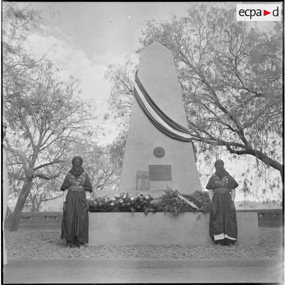 Tamanrasset. Anniversaire du centenaire de la naissance du général Lapperine. Le monument élevé à la mémoire du général Lapperine.