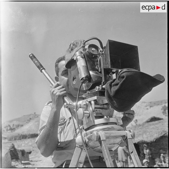 Rovigo. Tournage du film "Autodéfense". Portrait du caméraman derrière sa caméra.
