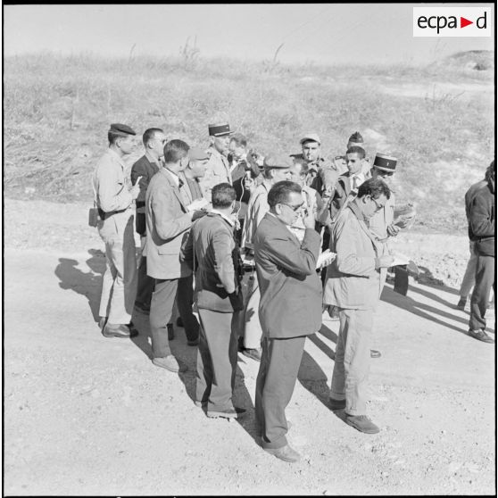 Voyage d'information de journalistes sur le barrage électrifié de la frontière algero-tunisienne.