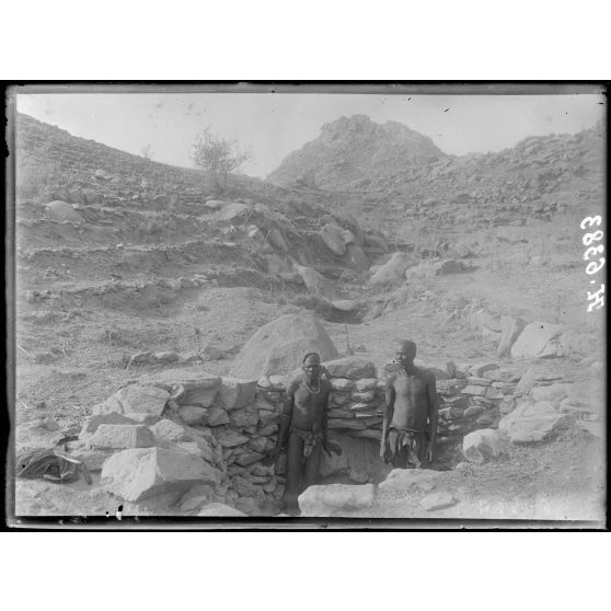 Montagne de Mora. Position principale allemande, puits creusé par eux au sommet de la montagne. [légende d'origine]